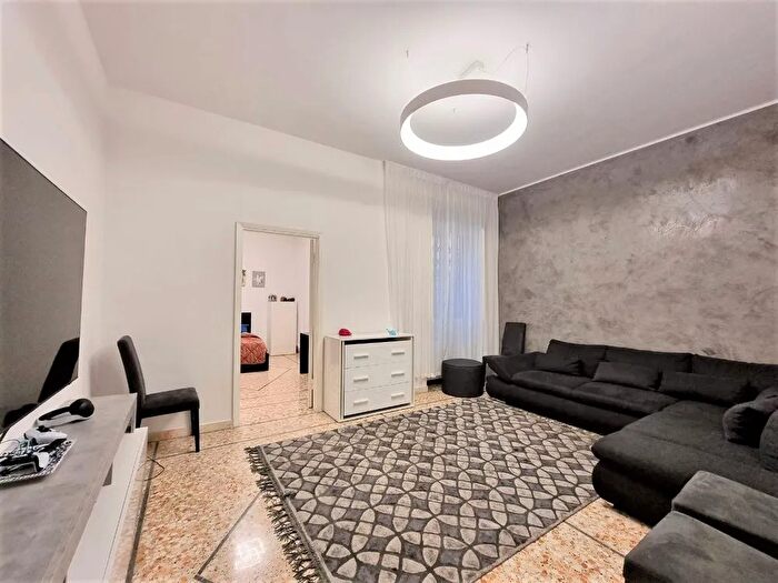 Appartamento con 5 locali in vendita in Via Trieste, Firenze