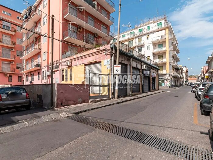 Appartamento trilocale in vendita in Via del Bosco, Catania