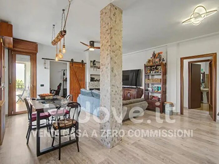 Appartamento con 5 locali in vendita in Via Francesco De Sanctis, Ferrara