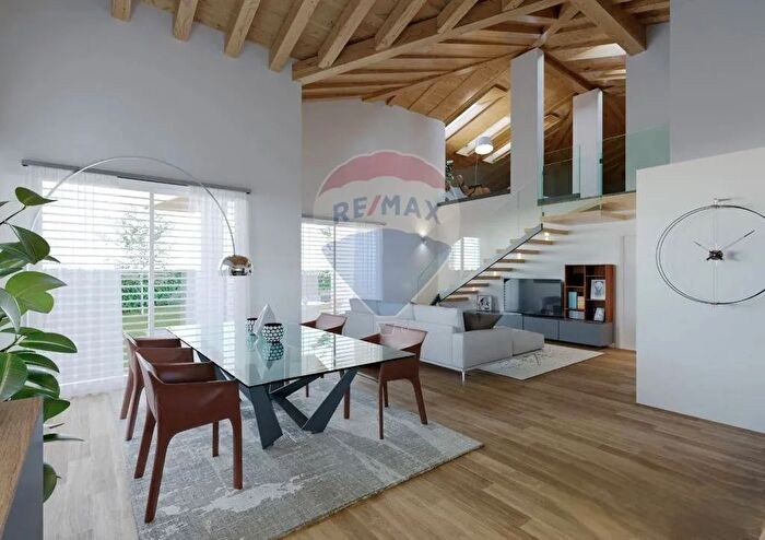 Appartamento con 6 locali in vendita in Carceri