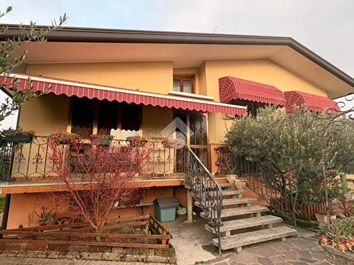 Casa quadrilocale in vendita in Via Villanova, Pasiano Di Pordenone