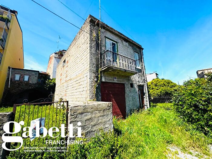 Casa trilocale in vendita in Via Sardegna, SantAgata Di Militello