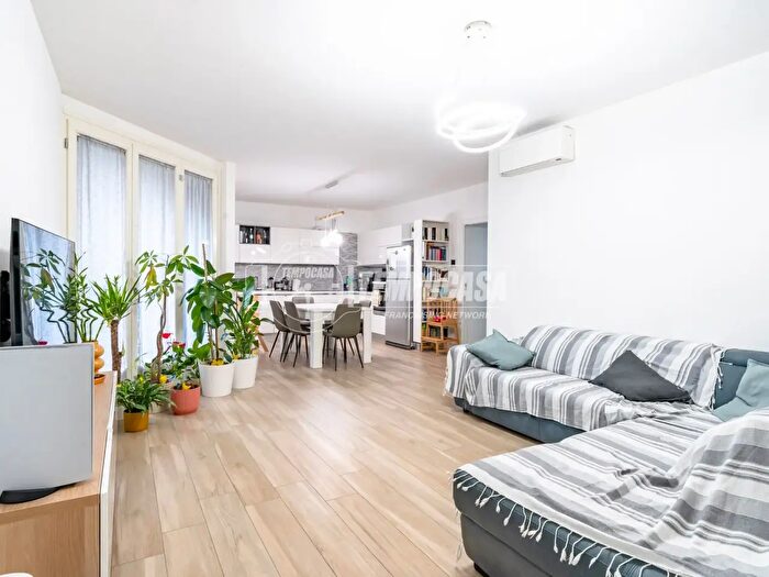 Appartamento trilocale in vendita in Vicolo del Pozzo, Caronno Pertusella