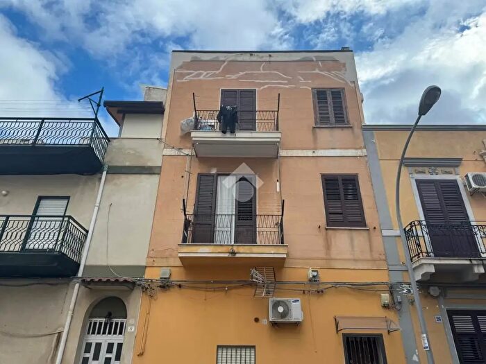 Appartamento quadrilocale in vendita in Via Lucchesi Palli, Palermo