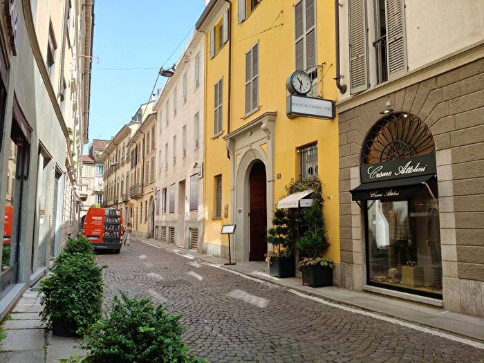 Appartamento monolocale in affitto in Via Bagutta, San Babila, Milano