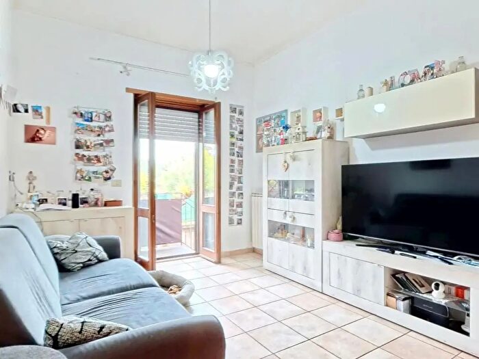 Appartamento trilocale in vendita in Via Leonardo Mellano, Roma