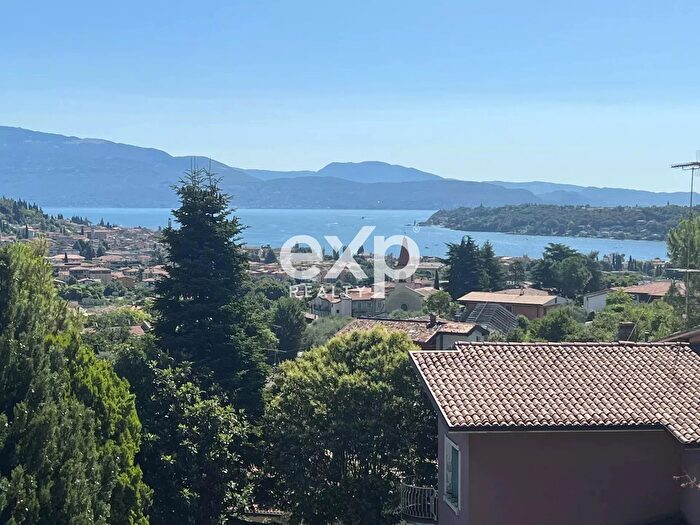 Casa con 8 locali in vendita in Salo