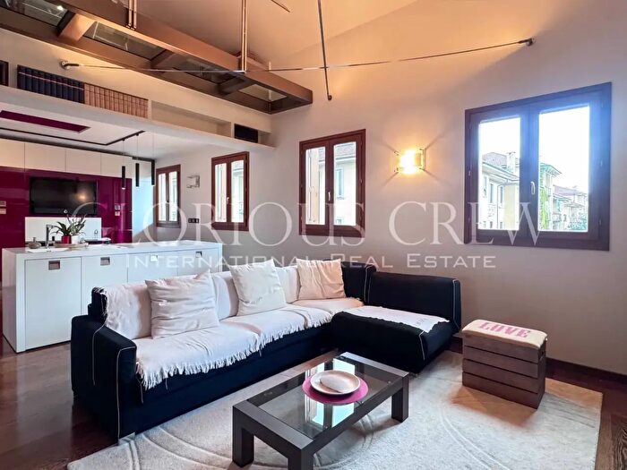 Appartamento quadrilocale in vendita in Via Magolfa, Milano