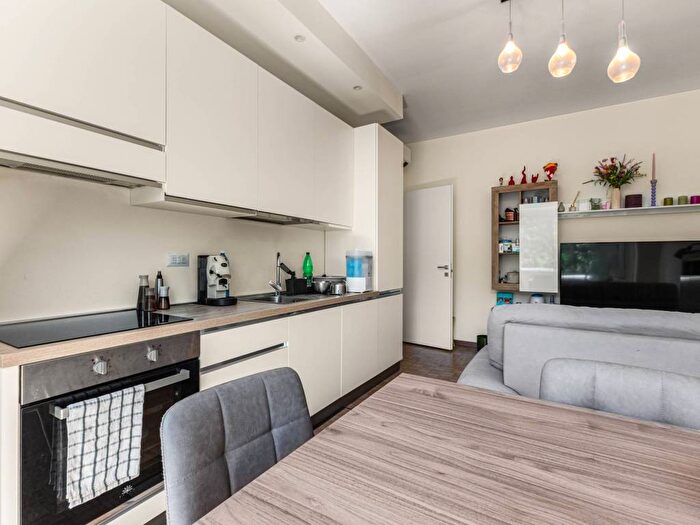 Appartamento trilocale in affitto in Via Pisanello, Gambara, Milano