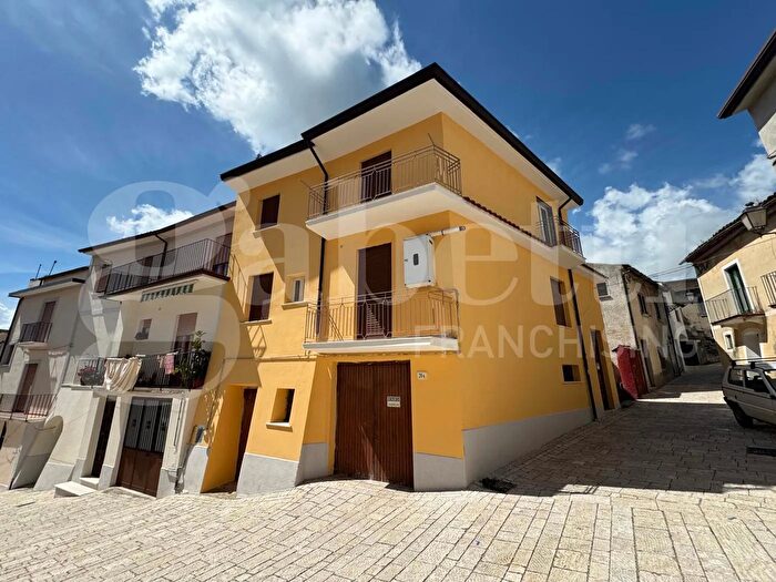 Case in Vendita e in Affitto - 3