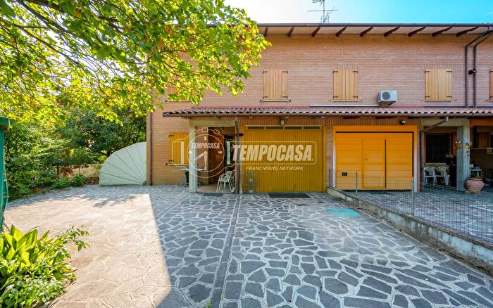 Casa con 5 locali in vendita in Via Giovanni Amendola, San Cesario Sul Panaro