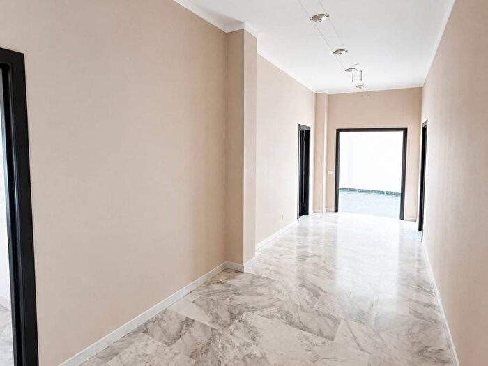 Appartamento quadrilocale in affitto in Via Quadronno, Quadronno Crocetta, Milano