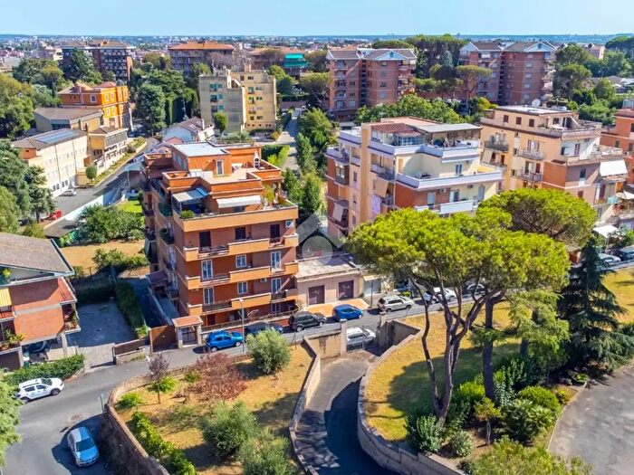 Appartamento bilocale in vendita in Via degli Adimari, Roma