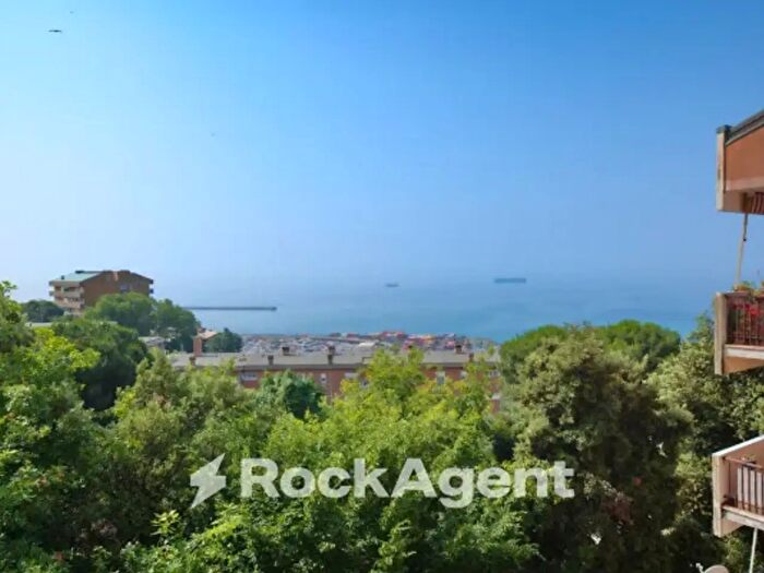 Appartamento quadrilocale in vendita in Via della Benedicta, Genova