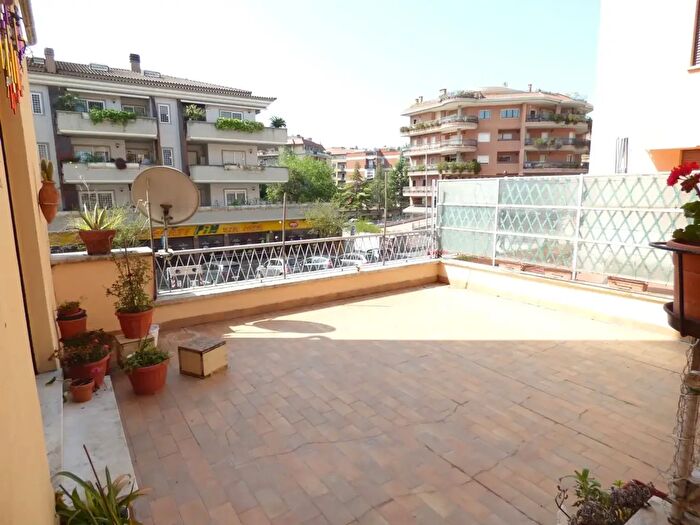 Appartamento quadrilocale in vendita in Via Igea, Roma