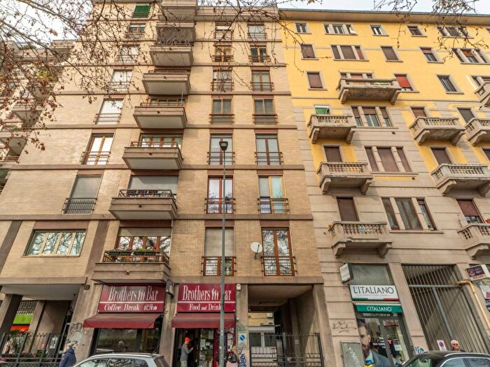 Appartamento trilocale in affitto in Viale Cassala, Navigli Darsena, Milano