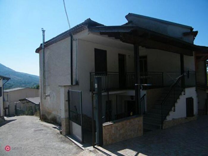 Casa con 6 locali in vendita in Via Valle, Alatri
