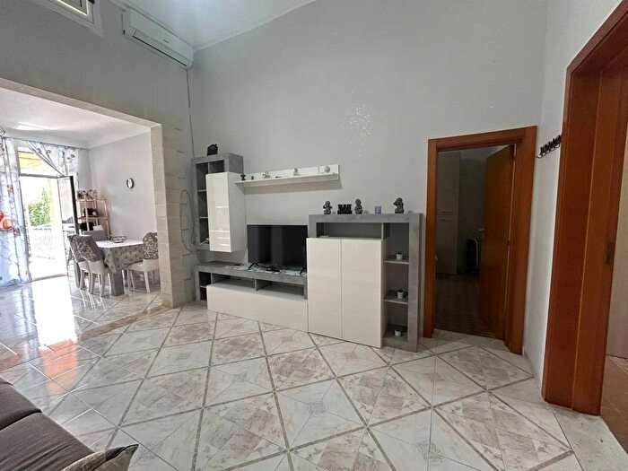 Appartamento con 5 locali in vendita in Via Luigi di Savoia, Pulsano