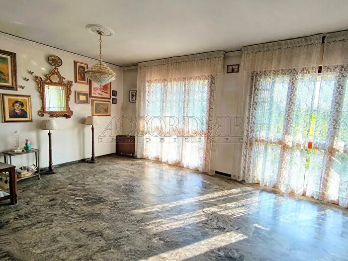 Appartamento con 6 locali in vendita in Via Altichieri da Zevio, Padova