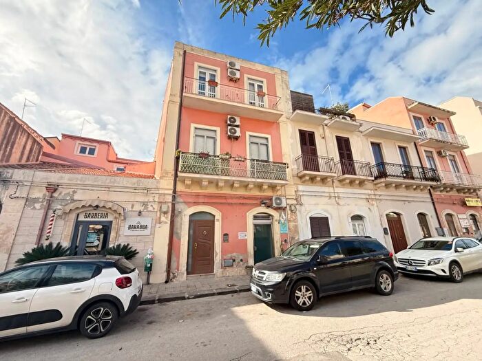 Appartamento trilocale in vendita in Viale Luigi Cadorna, Siracusa