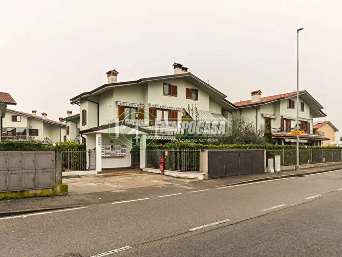 Appartamento trilocale in vendita in Via Giosuè Carducci, Verdellino