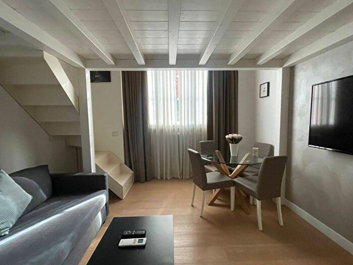 Appartamento monolocale in affitto in Via Vespri Siciliani, Piazza Napoli, Milano