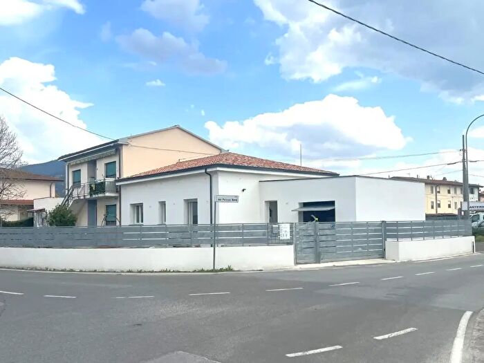 Casa con 6 locali in vendita in a dei Palazzi Nord, Cascina