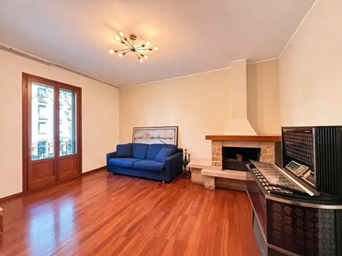 Appartamento quadrilocale in affitto in Viale Piave, Milano