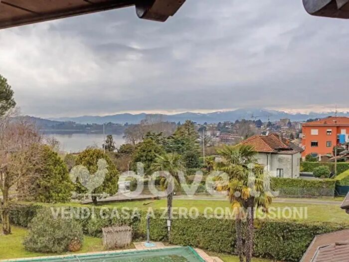 Appartamento quadrilocale in vendita in Via Carlo Porta, Gavirate