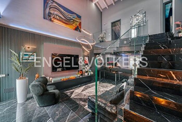 Casa con 5 locali in vendita in Via dei Glicini, Parabiago