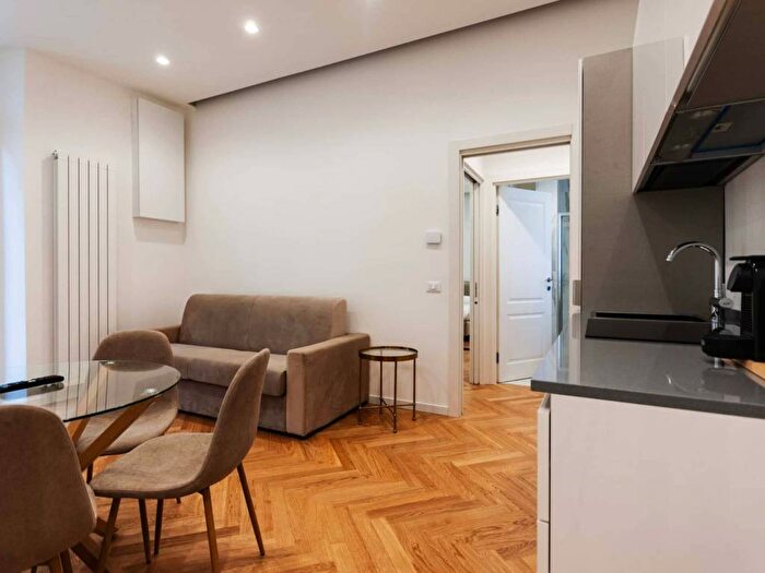 Appartamento bilocale in affitto in Via Orti, Quadronno Crocetta, Milano