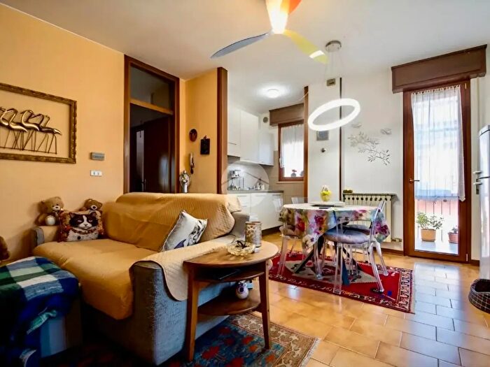 Appartamento trilocale in vendita in Via Maggio, Sirmione