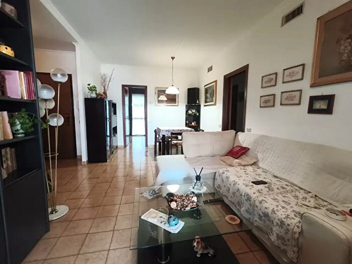 Appartamento trilocale in vendita in Piazzale Hegel, Roma