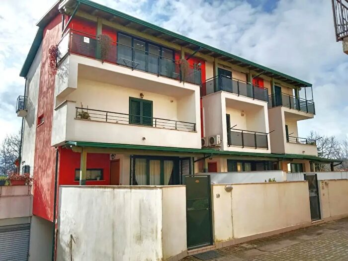 Casa con 5 locali in vendita in Piazza IV Novembre, Manocalzati