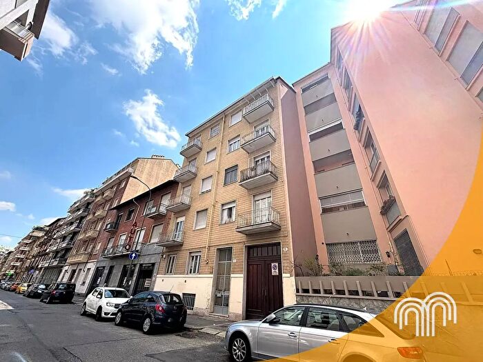 Appartamento trilocale in vendita in Via Moretta, Torino