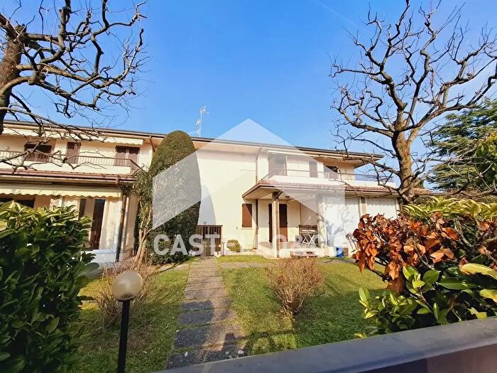 Appartamento bilocale in vendita in Via Giulio Cesare, Desenzano Del Garda