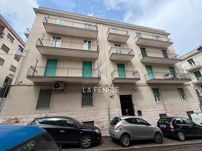 Appartamento trilocale in affitto in Via Cesare Battisti, Martina Franca