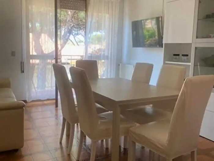 Appartamento trilocale in affitto in Lcide De Gasperi, Camaiore