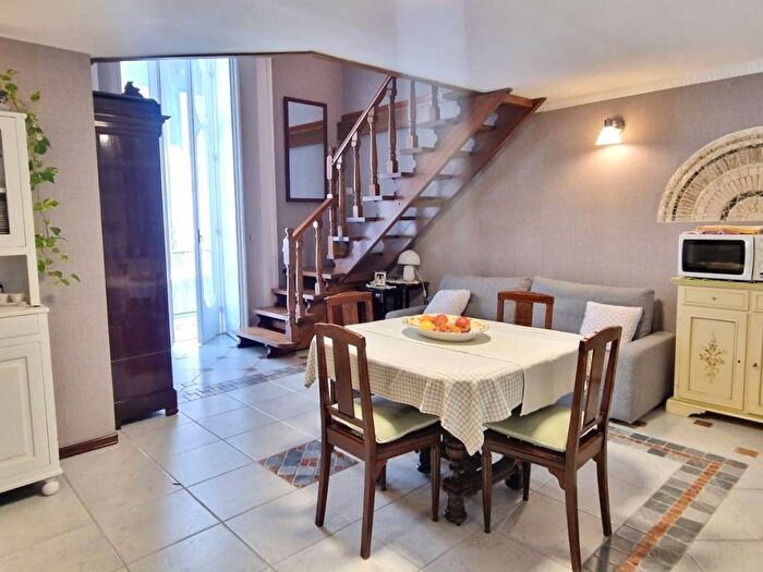 Appartamento monolocale in affitto in Via Tommaso Caravita, Centro Storico, Napoli