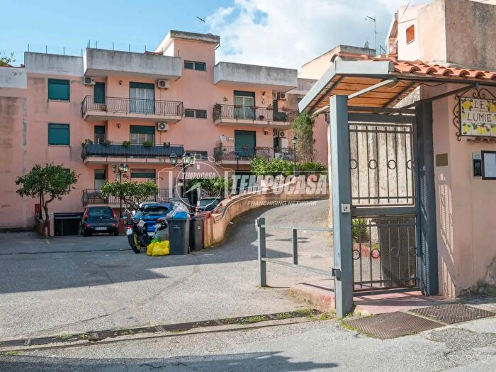 Appartamento trilocale in vendita in Via Libertà San Filippo Inf Lelumie, Messina