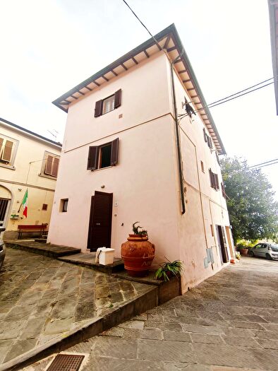 Appartamento con 6 locali in vendita in Via Indipendenza, Santa Maria A Monte