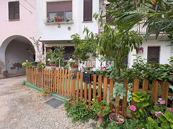 Appartamento con 5 locali in vendita in Via Santa Maria, Garlasco