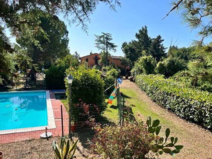 Casa con 6 locali in vendita in Via Peglio San Donato, Urbino