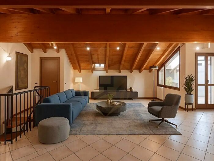 Appartamento quadrilocale in vendita in Via Sempione, Monza