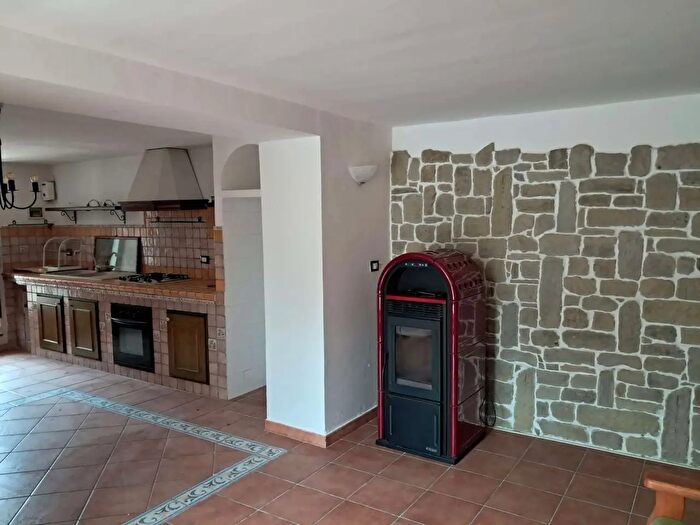 Casa con 9 locali in vendita in Via G Merola, Sparanise