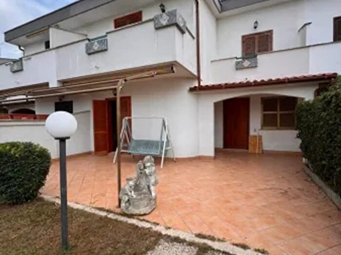 Casa con 6 locali in vendita in Via Ticino, Anzio