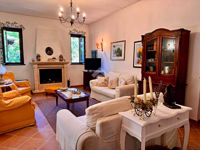 Casa con 6 locali in vendita in Località selva del piano, Centro, Soriano nel Cimino