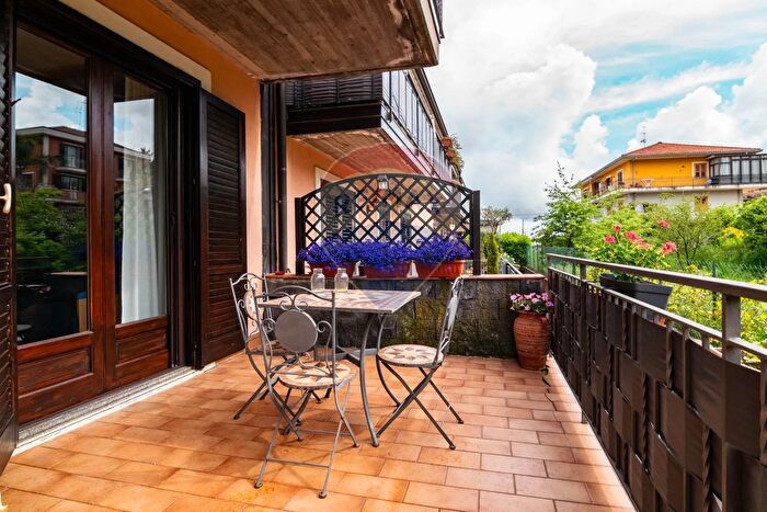 Appartamento quadrilocale in vendita in Via Cancelliere C, Zafferana Etnea