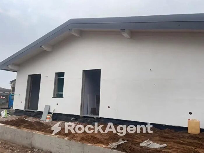 Casa quadrilocale in vendita in Via Tramia, Garlasco