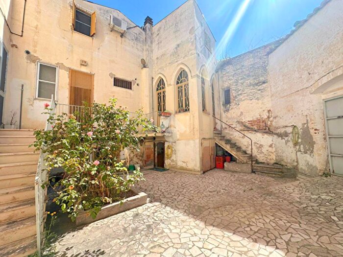 Casa con 6 locali in vendita in Via Santa Lucia, San Severo